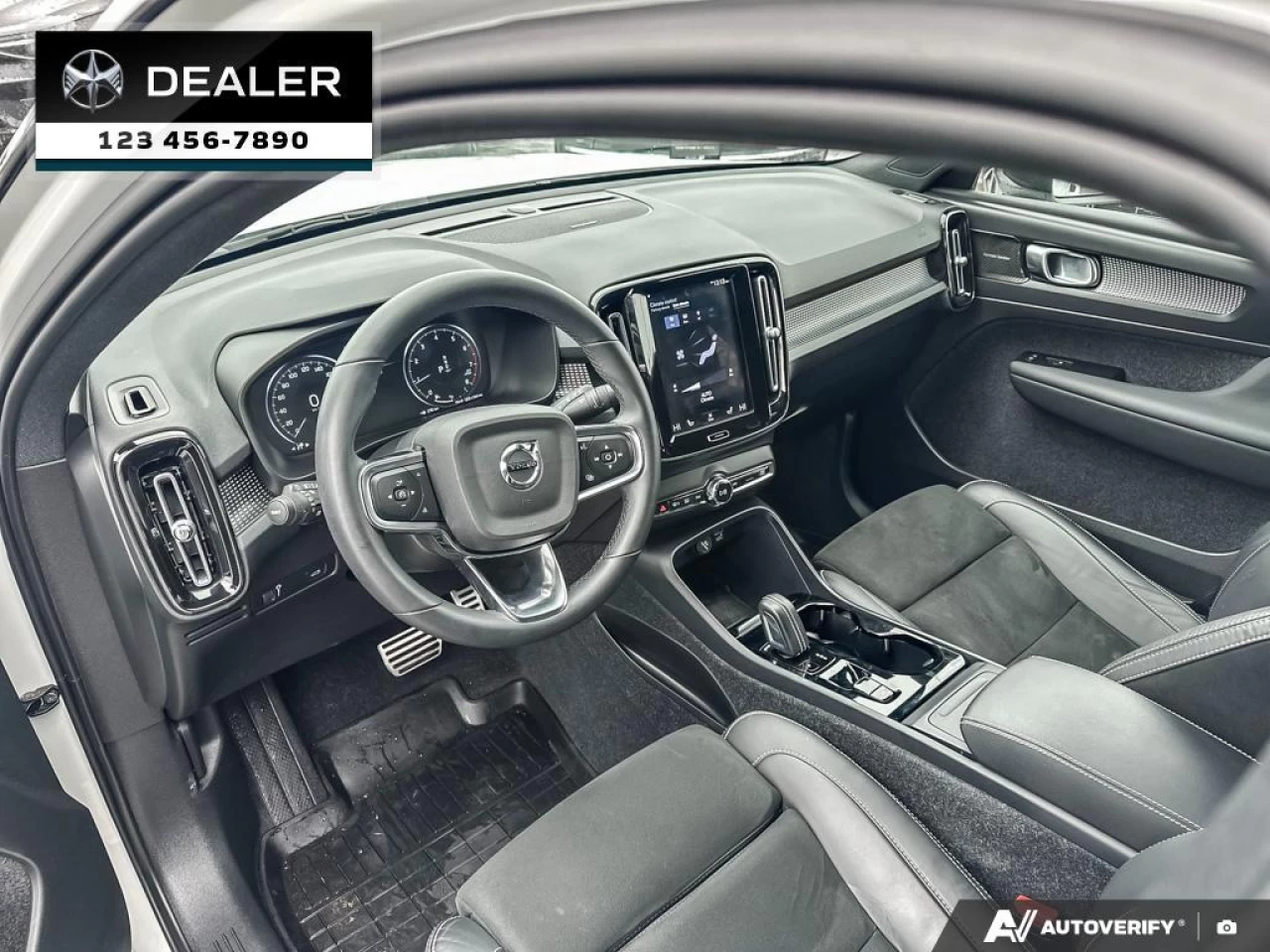 2022 Volvo XC40 T5 R-Design Image principale