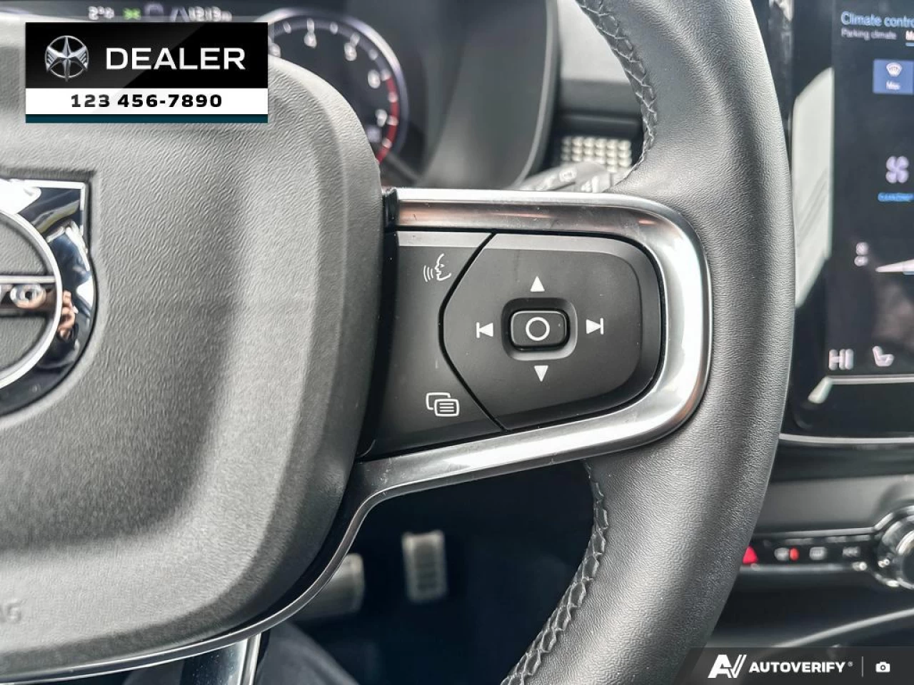 2022 Volvo XC40 T5 R-Design Image principale