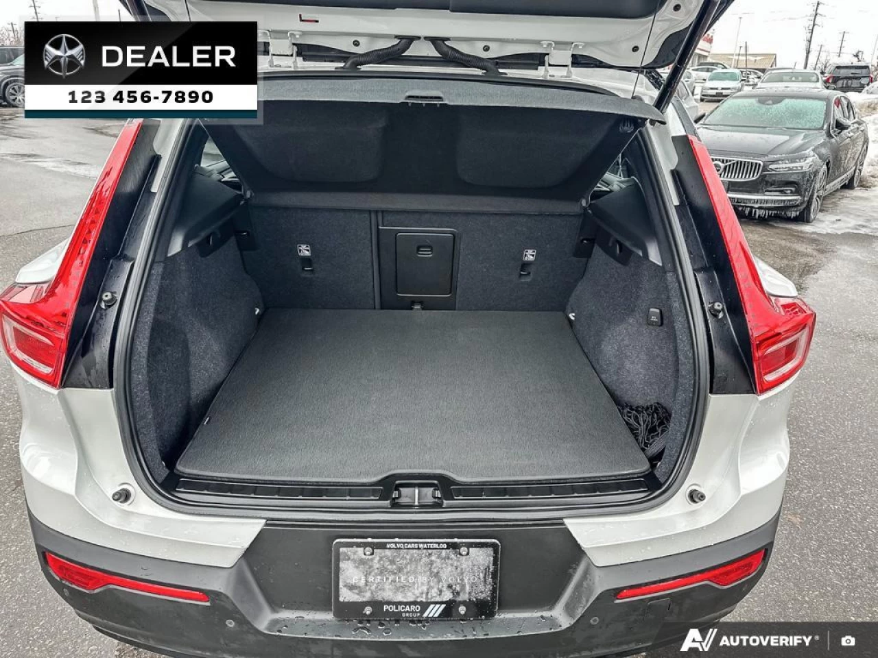 2022 Volvo XC40 T5 R-Design Main Image