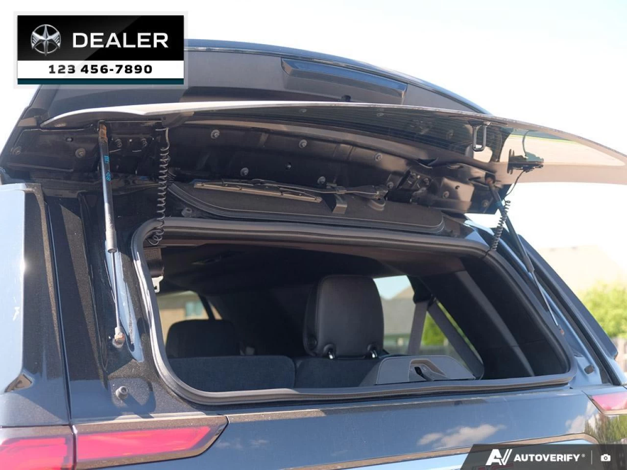 2021 GMC Yukon Denali Main Image